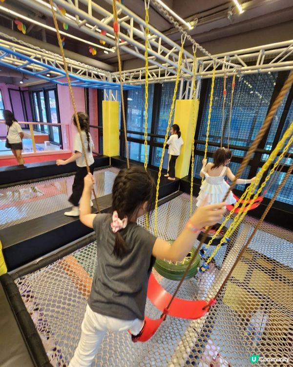 珠海酒店室內遊戲場，遊樂場有平衡木，波波池，溜冰場。