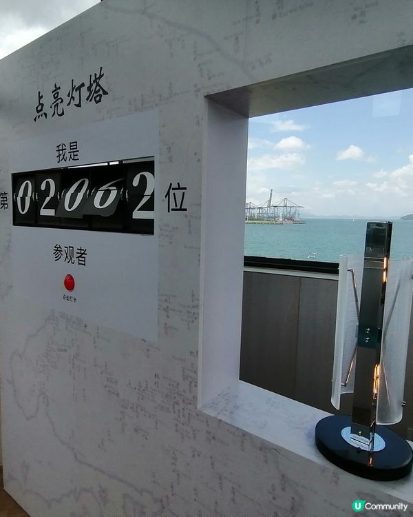 在深圳的燈塔圖書館，享受當中的寧靜和海景，別有一番風味。