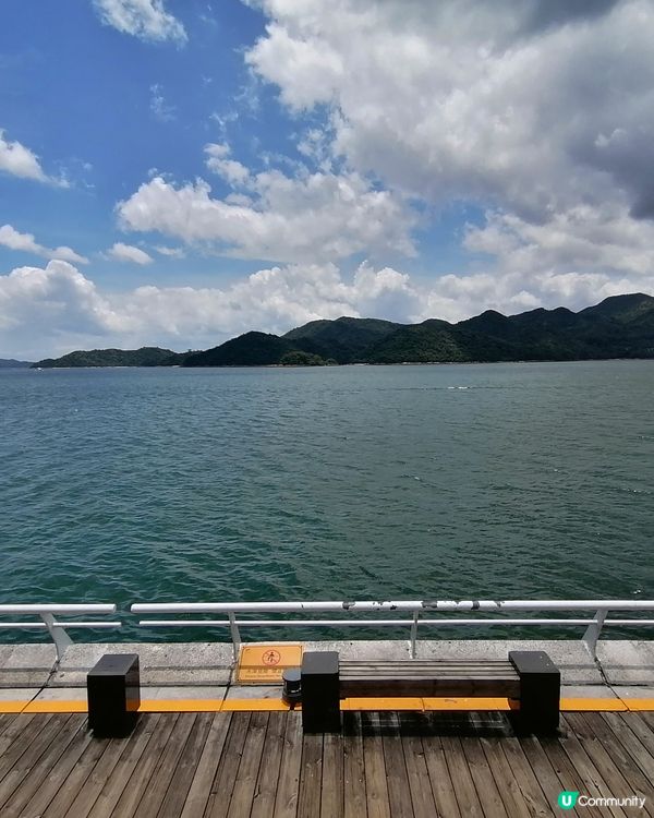 在深圳的燈塔圖書館，享受當中的寧靜和海景，別有一番風味。