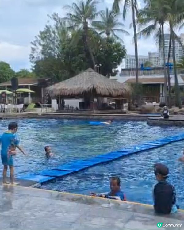泰國芭堤雅酒店泳池好適合小朋友。