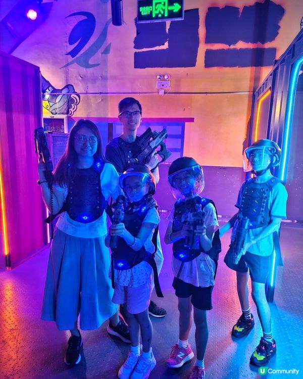 一大班人當然要玩war game 喇，緊張刺激好玩，大人小朋...