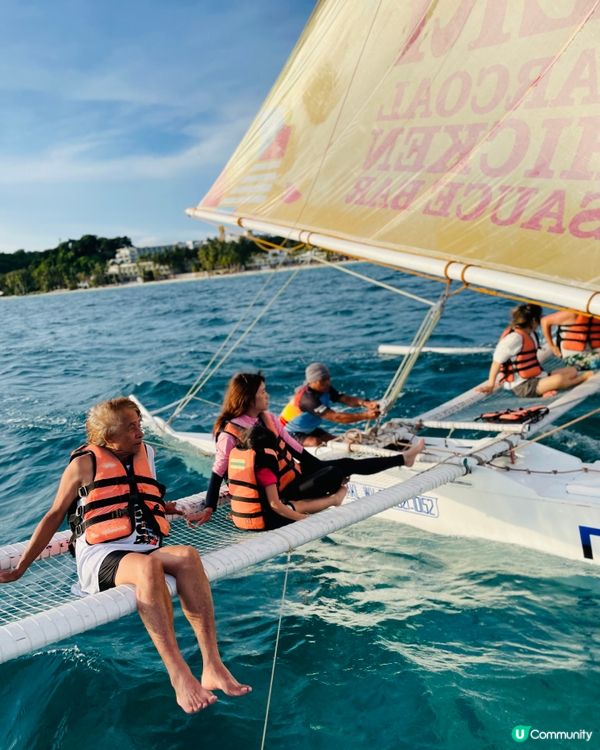 這個地點是菲律賓一個島嶼叫做長灘島，旅程非常熱，適合喜歡同陽...