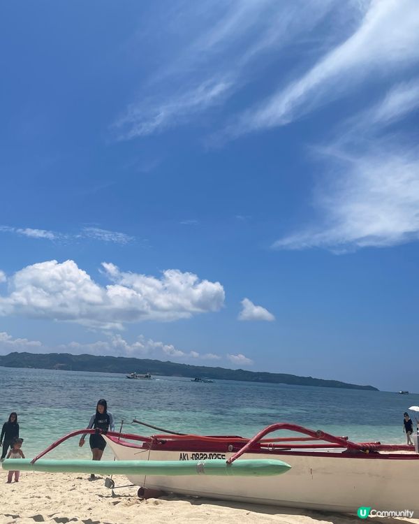 這個地點是菲律賓一個島嶼叫做長灘島，旅程非常熱，適合喜歡同陽...