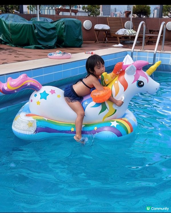 西頁橋咀島玩水後順便在碼頭影日落， 或是到泳池玩水