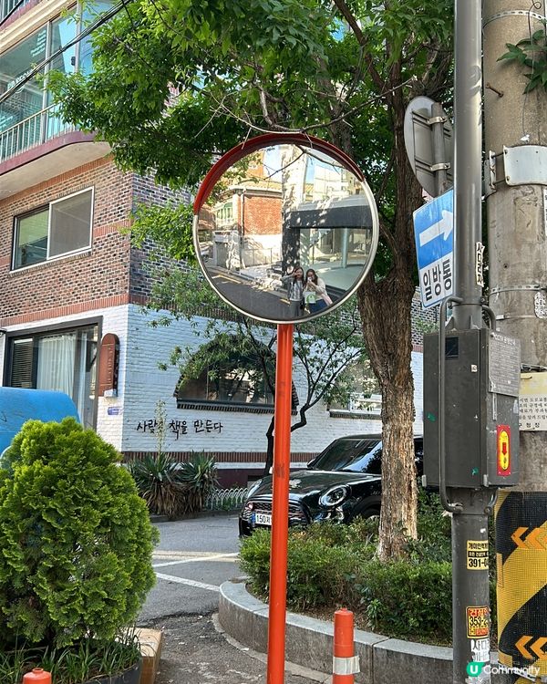 第一張相?韓國?弘大cafe旁邊?小路影～感受到好放鬆?感覺...