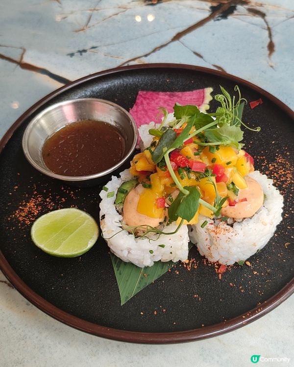 🎎喺灣仔利東街，有一間好有特色嘅日式fusion酒吧。午市套...