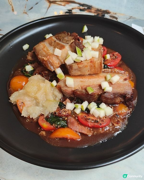 🎎喺灣仔利東街，有一間好有特色嘅日式fusion酒吧。午市套...