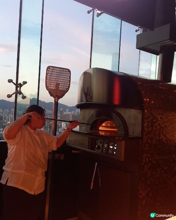 世一景觀下的薄餅