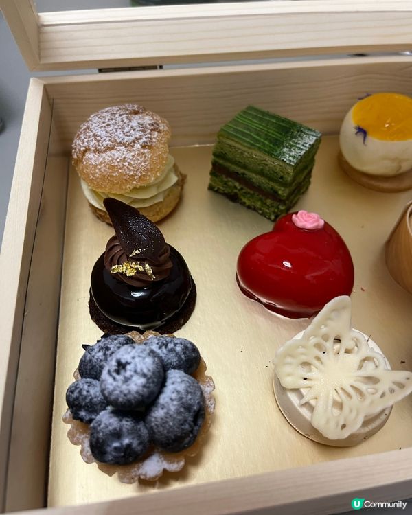 第一次去呢間蛋糕店🍰，十二款經典蛋糕禮盒真係好吸引我眼球🤩！