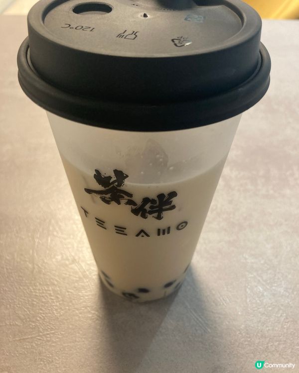 維也納飲珍珠奶茶