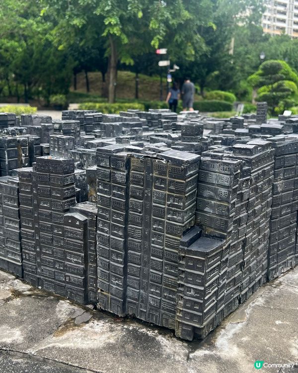 我去左mirror x error 嘅餐廳食泰國菜；再去左九...