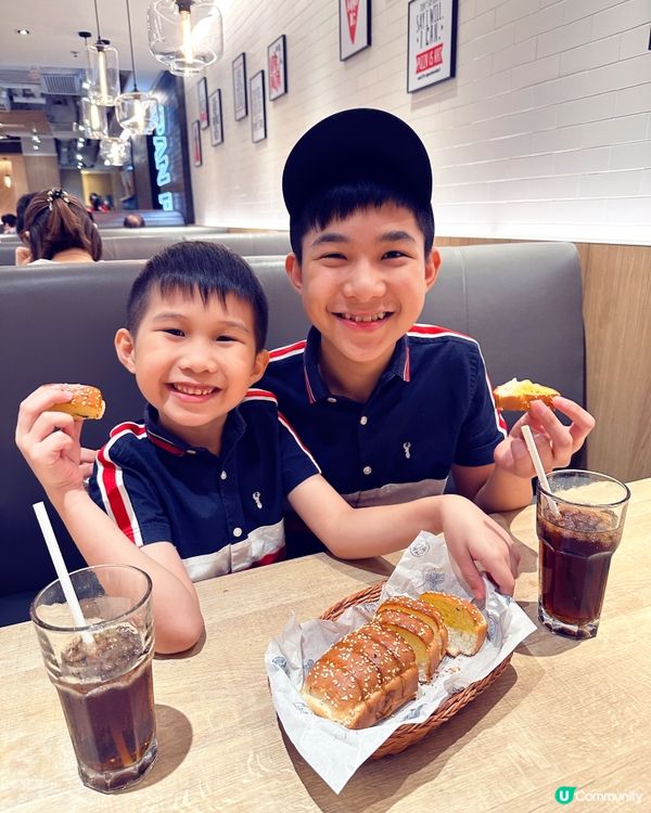 全新必勝客扭扭爆脆批套餐