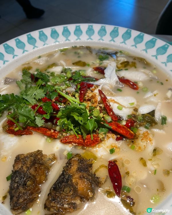 環境一流，打卡必備📸酸菜魚二人份，份量也啱啱好！