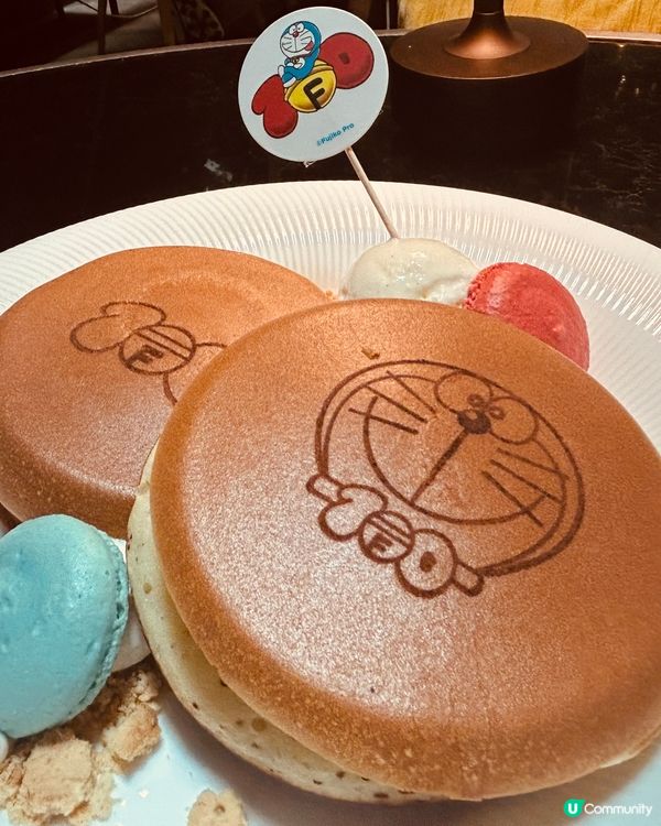 這是期間限定店100%多啦A夢 & Friends的主題餐廳...