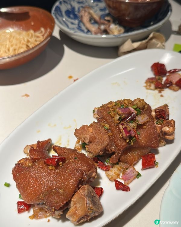 深圳餐廳「客語」的菜色味道不錯，招牌的古法手撕鹽焗雞味道適中...