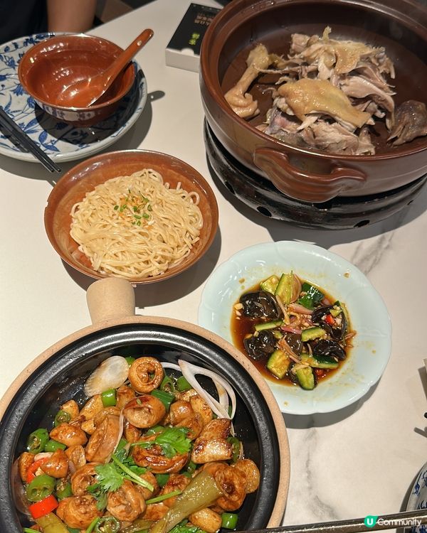 深圳餐廳「客語」的菜色味道不錯，招牌的古法手撕鹽焗雞味道適中...