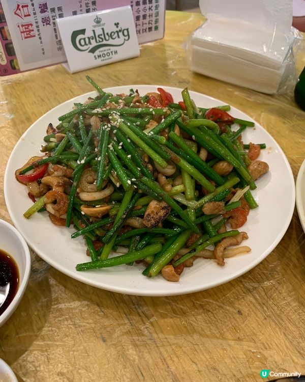 紅磡街市的兩盒餐廳，小炒味道一流，他們的海鮮也很好味！一大班...