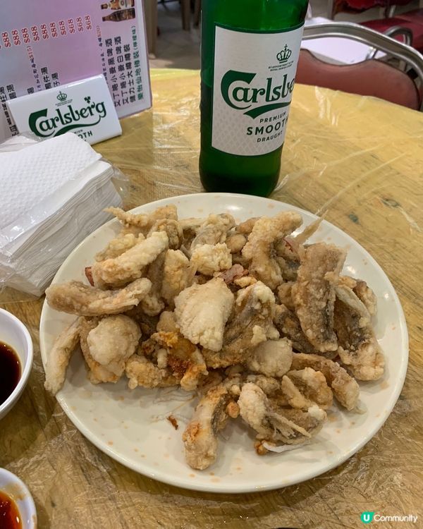 紅磡街市的兩盒餐廳，小炒味道一流，他們的海鮮也很好味！一大班...