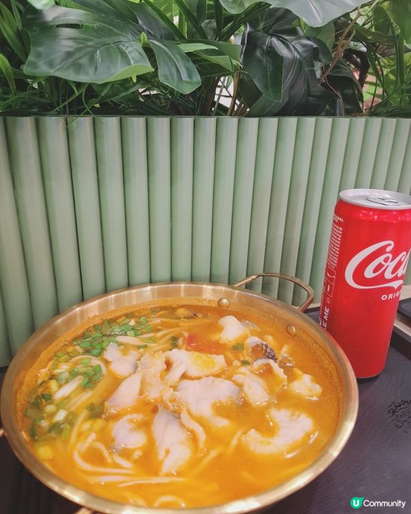 Food court , 多款食物有台灣菜，泰國菜，韓國菜，...