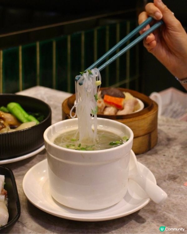 最近油尖旺區開了不少這類港式點心店, 價格比一般的茶樓便宜很...