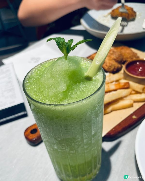 卡邦尼意粉，芝士味濃郁。小食拼盤，最特別佢嘅紅薯薯條甜而不漏...