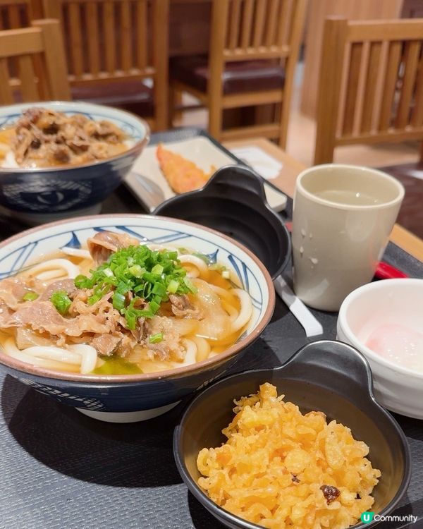 這裏的烏冬,種類多樣化,而且烏冬煙韌彈牙,亦是經濟之選,採用...