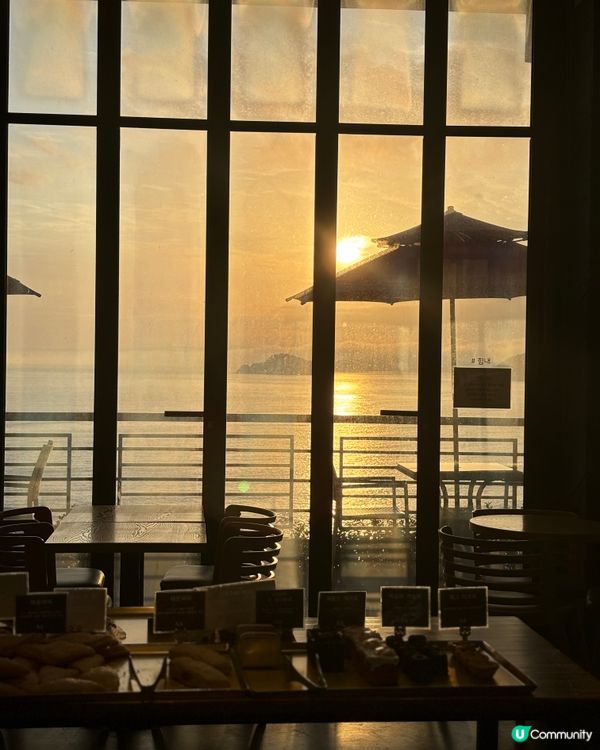 韓國仁寸的Cliff Cafe喺海邊，可以見到日落加海景同沙...