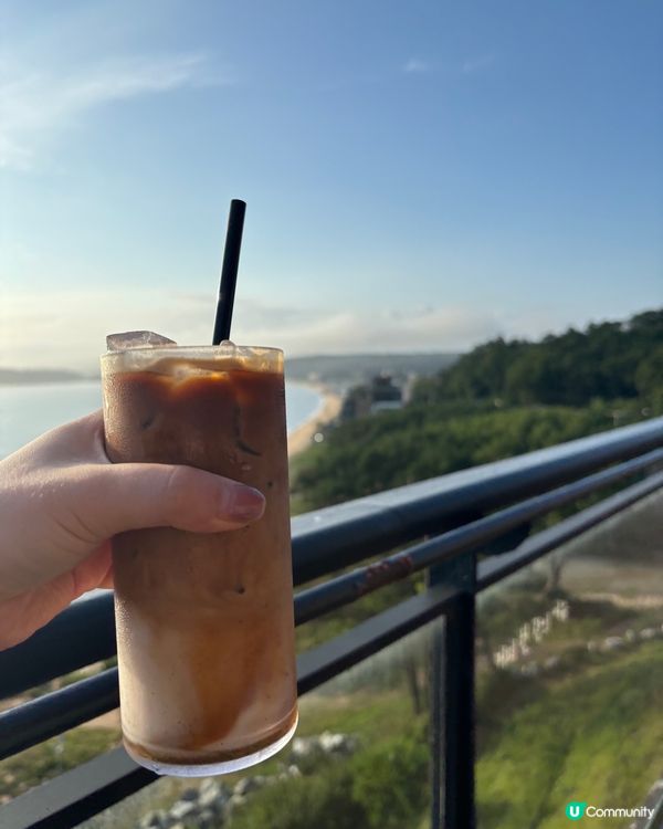 韓國仁寸的Cliff Cafe喺海邊，可以見到日落加海景同沙...