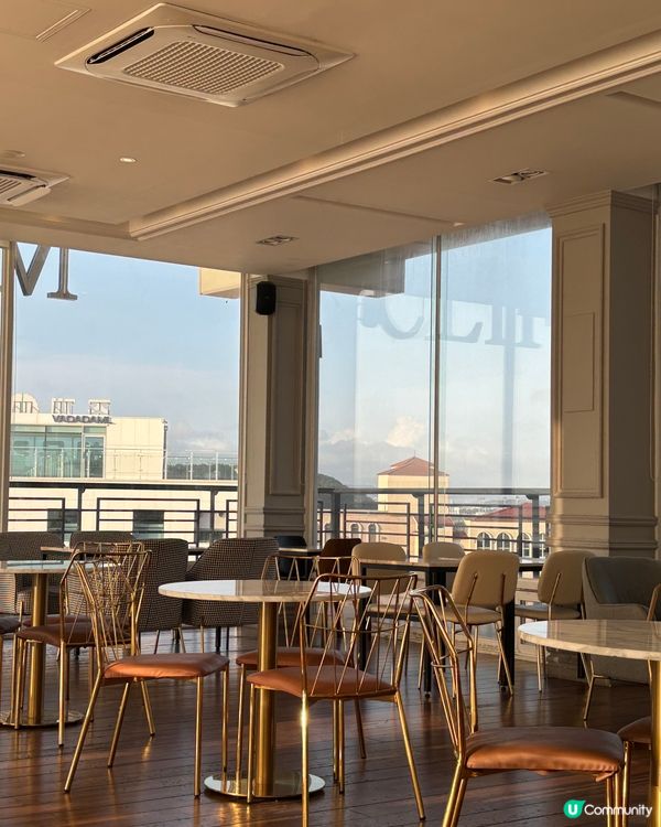 韓國仁寸的Cliff Cafe喺海邊，可以見到日落加海景同沙...