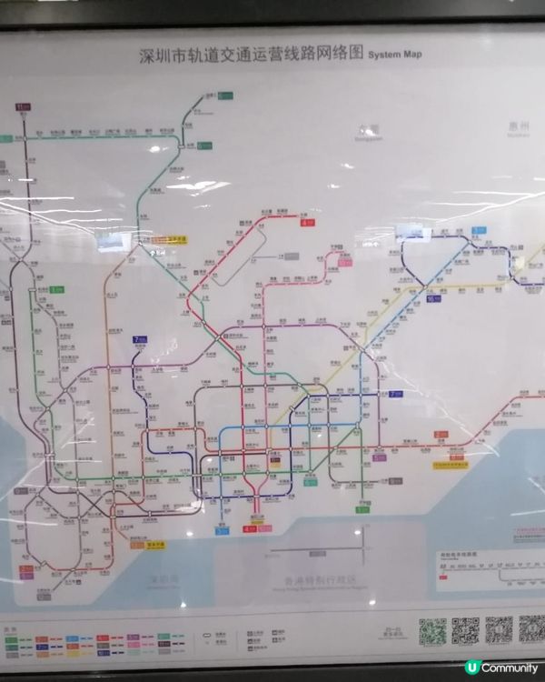 大梅沙站色彩基調以深藍色和白色為主, ,站內的藝術大燈、採光...