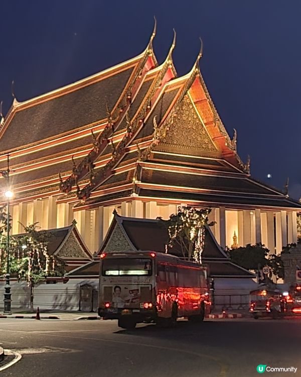 上個月去泰國的黎明寺拍泰服照片，很曬很熱要記得塗好防曬並補充...