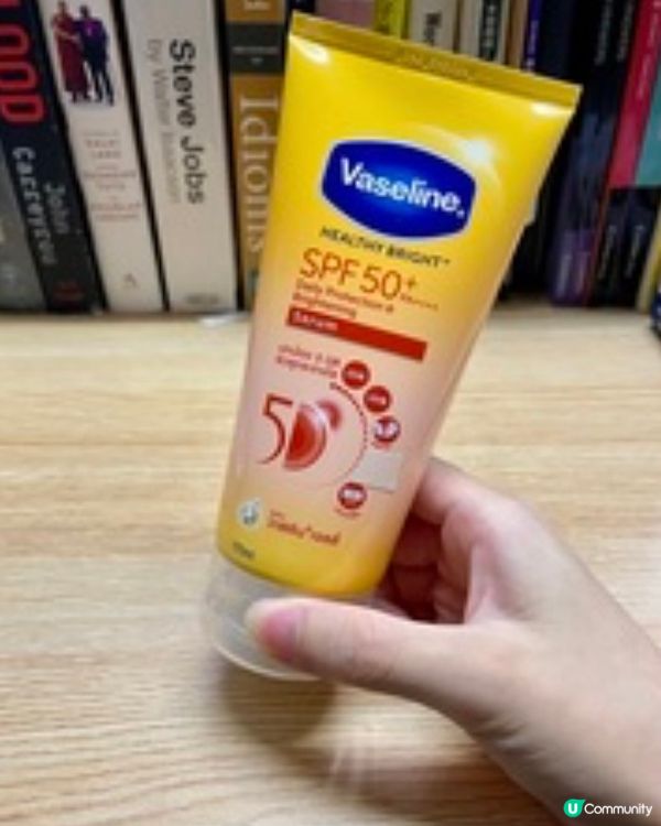 這次要分享的是凡士林新出的「5D極護水感防曬乳」我是出門前擠...