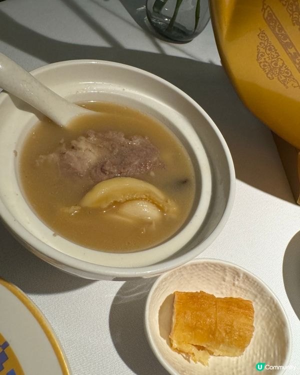 鮮花滿佈浪漫餐廳🌸周年慶典🥂