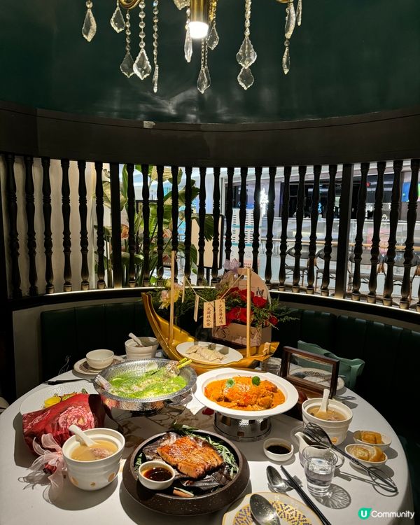 鮮花滿佈浪漫餐廳🌸周年慶典🥂