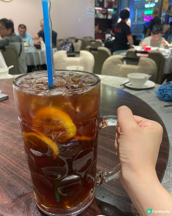 好似啤酒咁大杯的檸檬茶