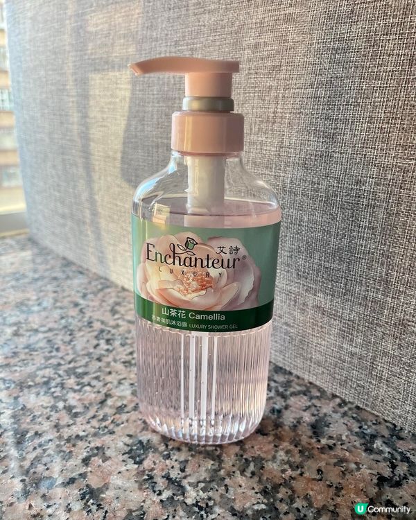 艾詩山茶花香奢沐浴露滋潤效果出眾，就好似SPA級沐浴體驗！沖...