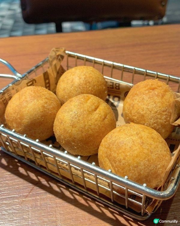 銅鑼灣·韓國人氣炸雞店BHC Chicken 內附有詳細餐牌