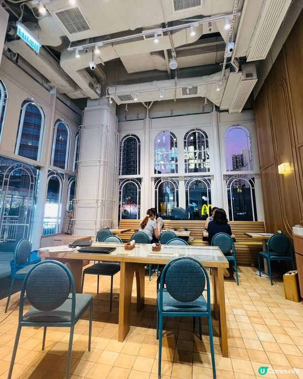 舒服掃街😬唔使企，唔使迫，坐定定嘆冷氣兼打卡創意港式街頭美食