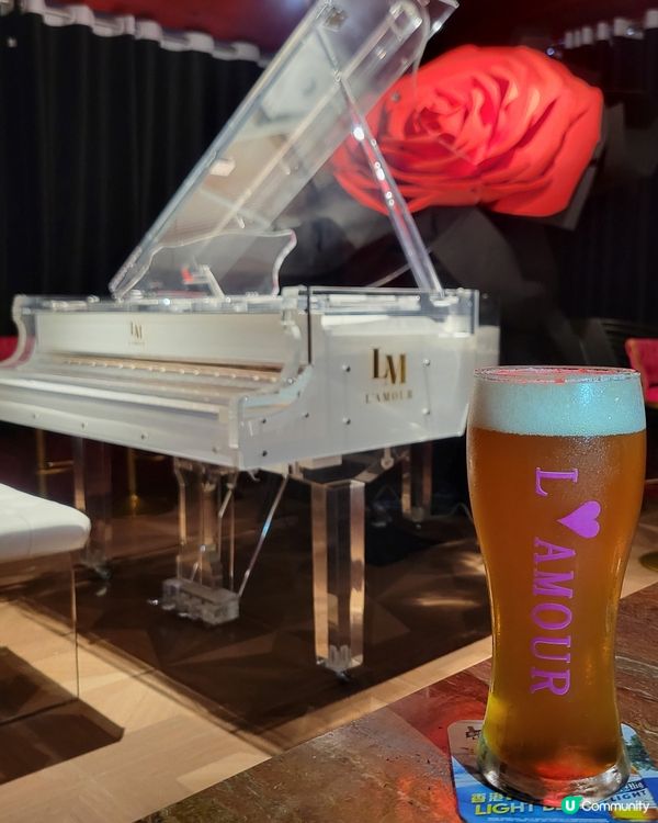 🇫🇷L'AMOUR ，以紅玫瑰為題🌹，配純白色三角琴