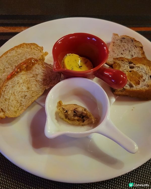 🇫🇷L'AMOUR ，以紅玫瑰為題🌹，配純白色三角琴