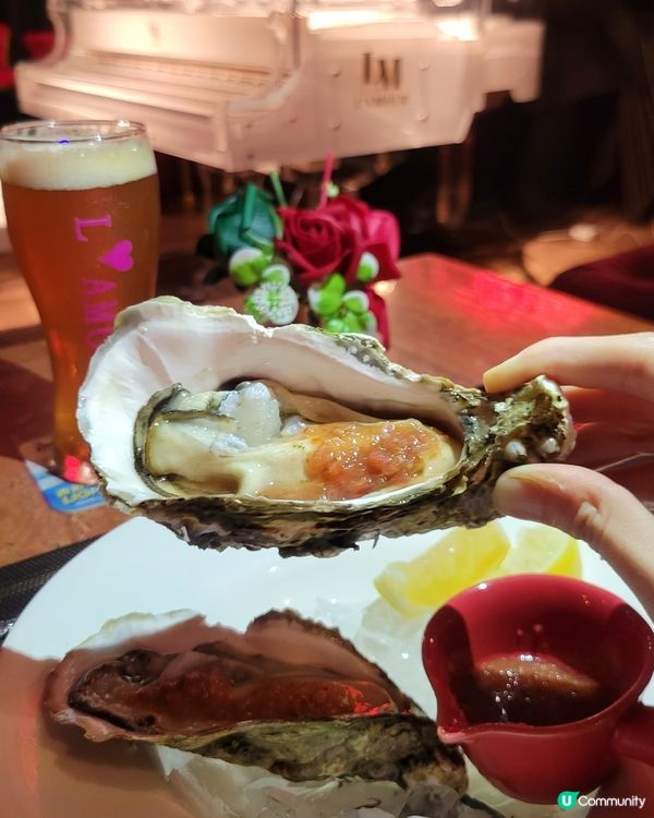 🇫🇷L'AMOUR ，以紅玫瑰為題🌹，配純白色三角琴