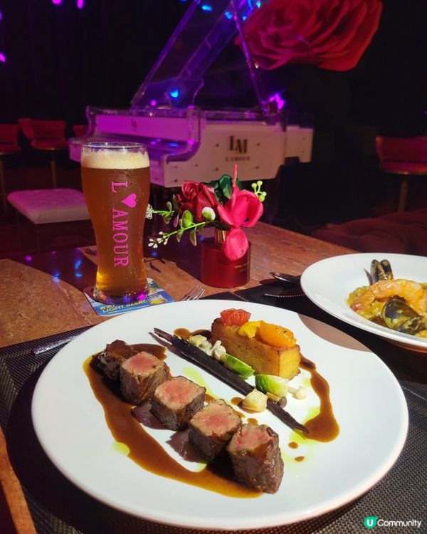 🇫🇷L'AMOUR ，以紅玫瑰為題🌹，配純白色三角琴