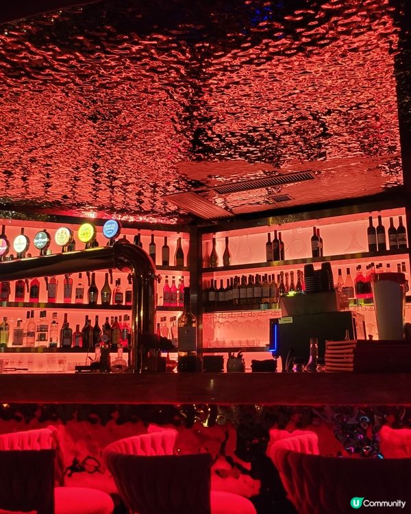 🇫🇷L'AMOUR ，以紅玫瑰為題🌹，配純白色三角琴