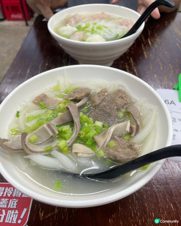 午餐時間多人排隊