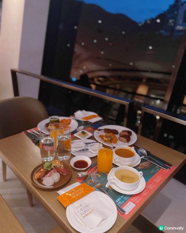 【維港景色下的自助餐】