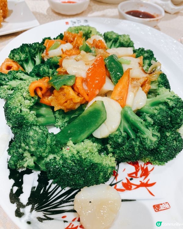 同親戚一齊係海港酒樓食飯團聚，份量夠多，味道又好食，又抵食，...