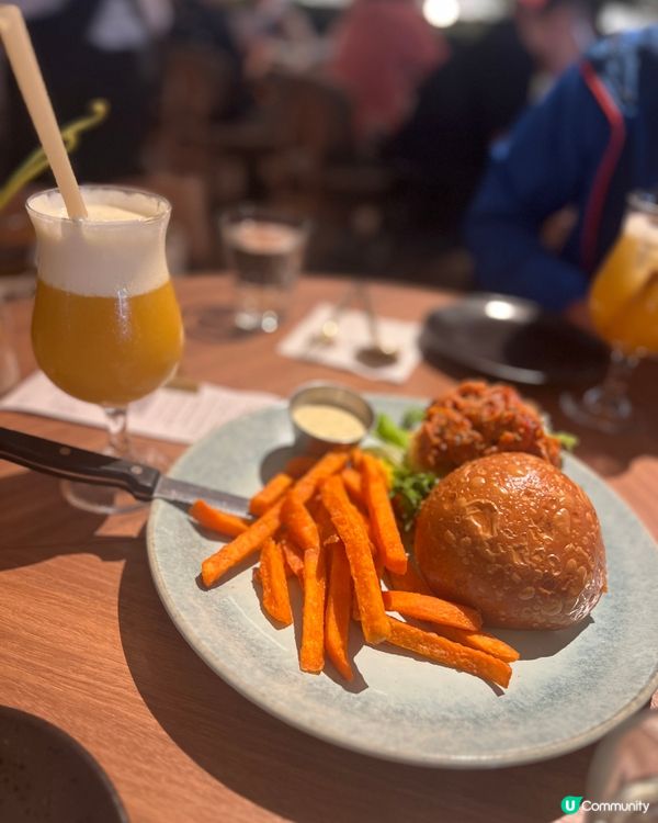 上個週末同朋友一齊去到牡羊少年咖啡館(德福分店)共聚午餐！