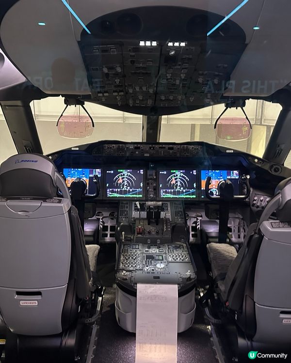 震撼！隨手可摸到日本第一架波音787機