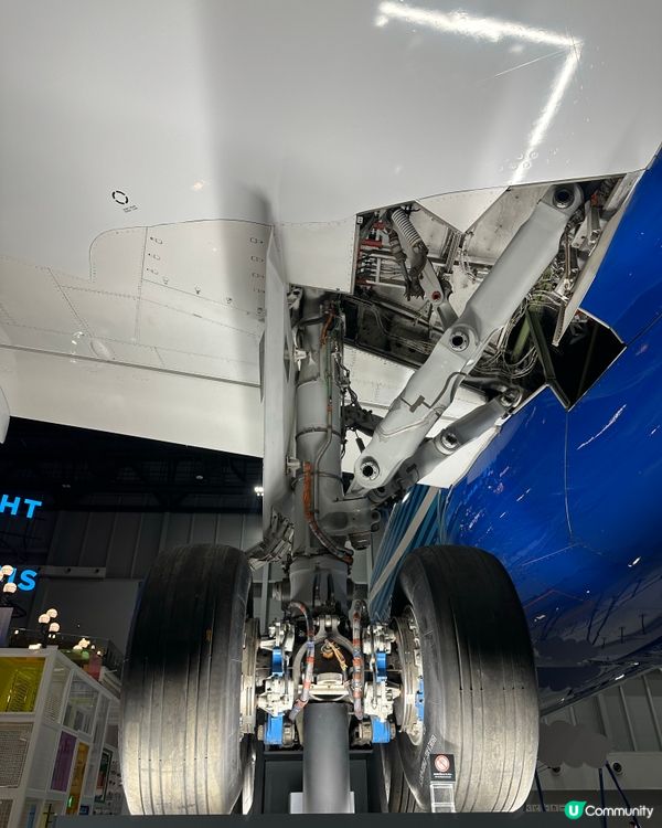 震撼！隨手可摸到日本第一架波音787機