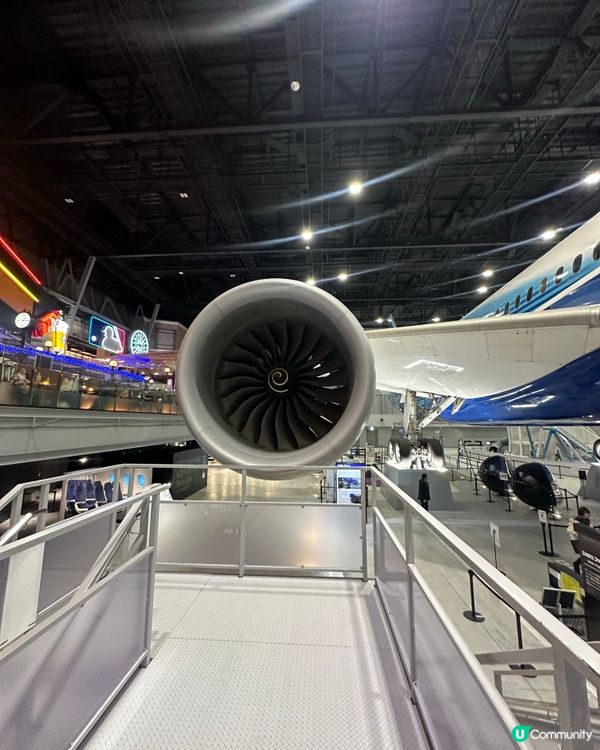 震撼！隨手可摸到日本第一架波音787機